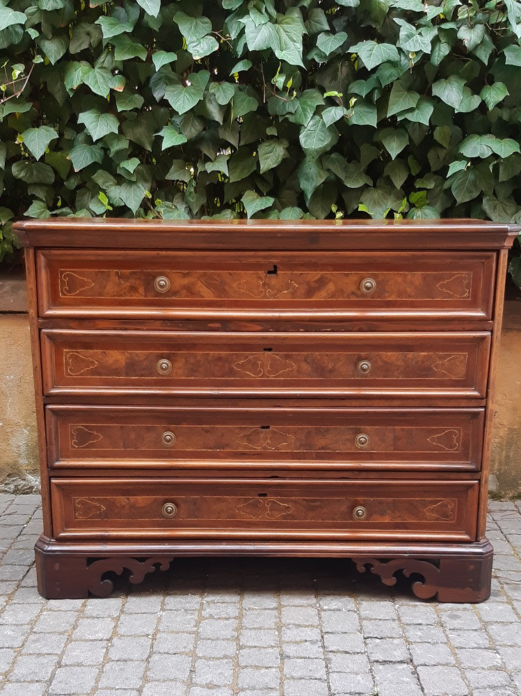 Commode lombarde, plaquée et incrustée