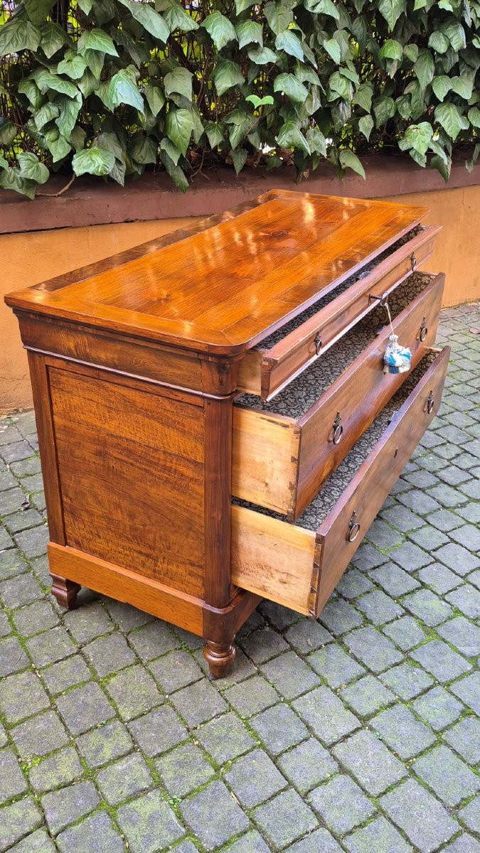 Commode cappuccino ancienne en noyer avec rainure-photo-1