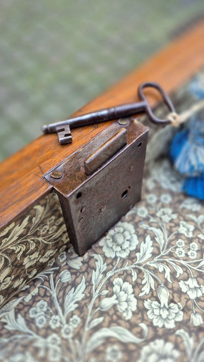 Commode cappuccino ancienne en noyer avec rainure-photo-5
