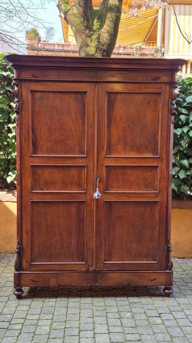 Armoire ancienne en noyer d'Émilie-Romagne avec guirlandes sculptées-photo-2