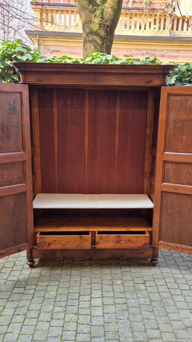 Armoire ancienne en noyer d'Émilie-Romagne avec guirlandes sculptées-photo-3