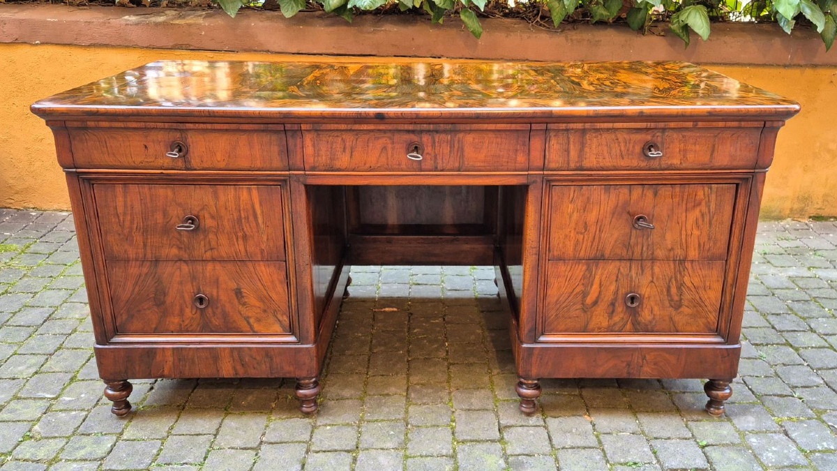 Antique Louis Philippe Desk Veneered In Walnut And Briar Root With Groove