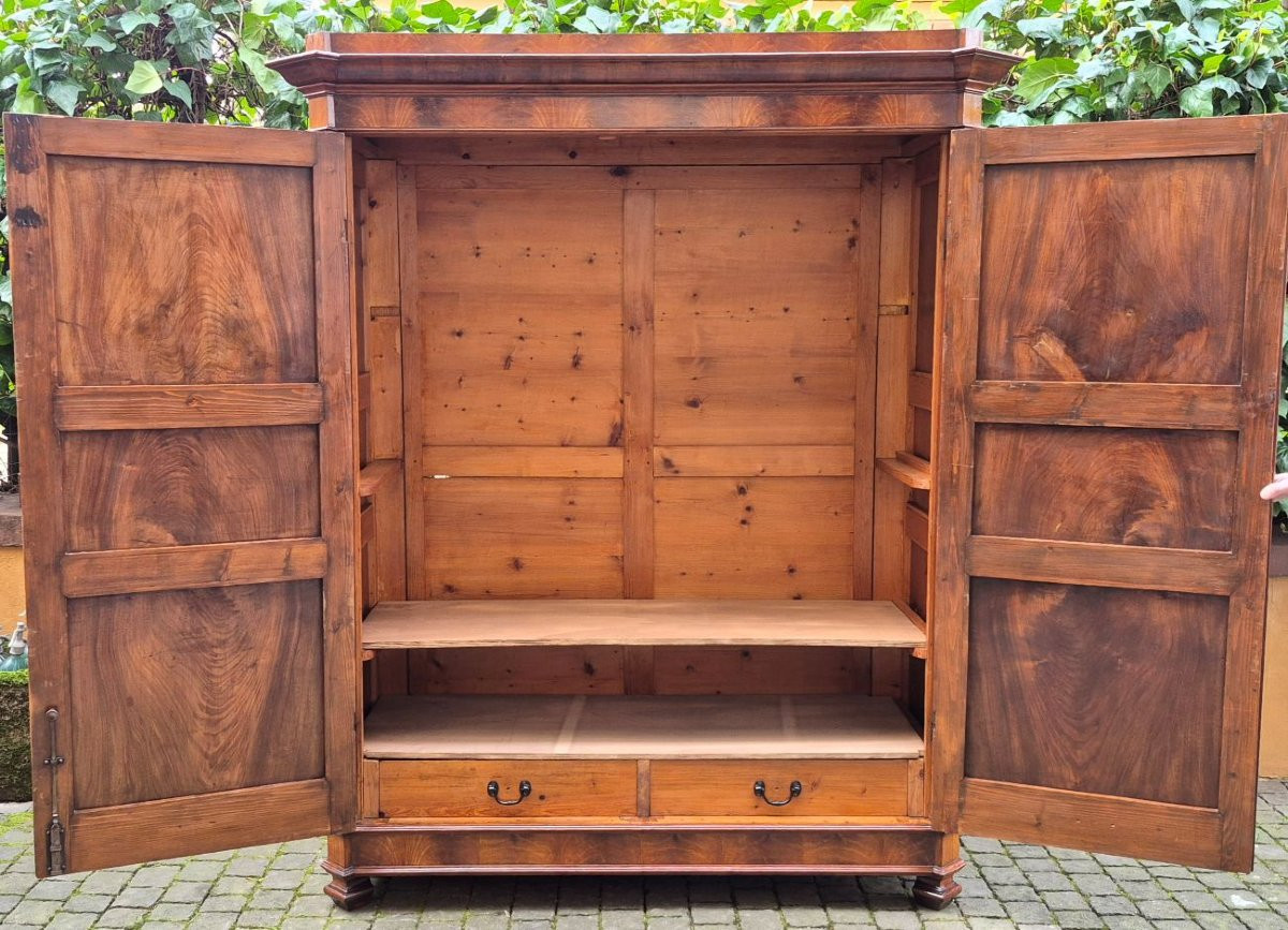 Antique Emilian Walnut Wardrobe With Carved Garlands-photo-4