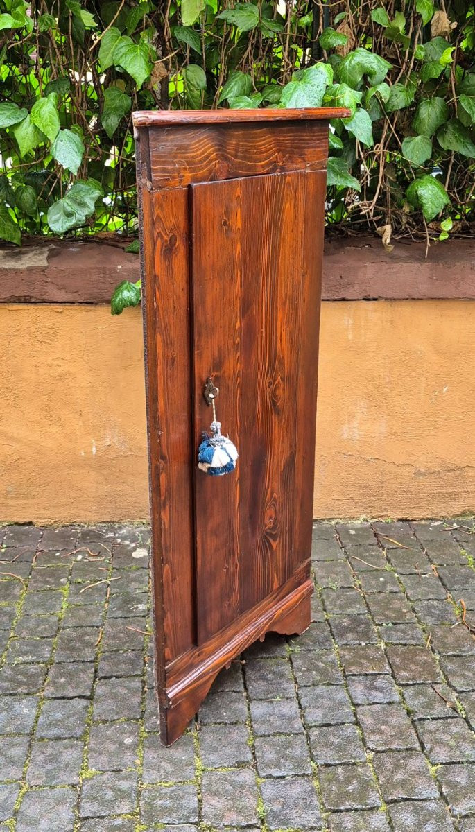Petit meuble d'angle ancien en pin-photo-1
