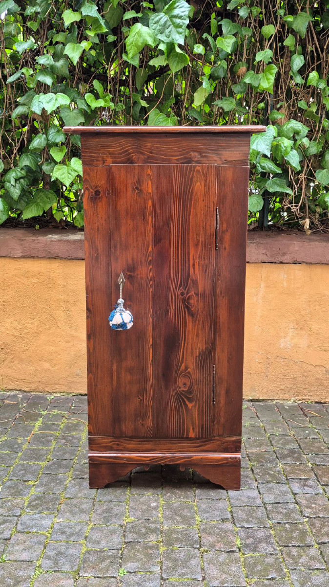Petit meuble d'angle ancien en pin