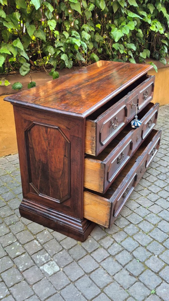 Commode ancienne du XVIIe siècle à Reggio Emilia-photo-1