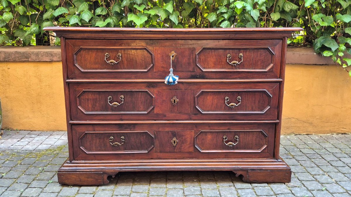 Commode ancienne du XVIIe siècle à Reggio Emilia