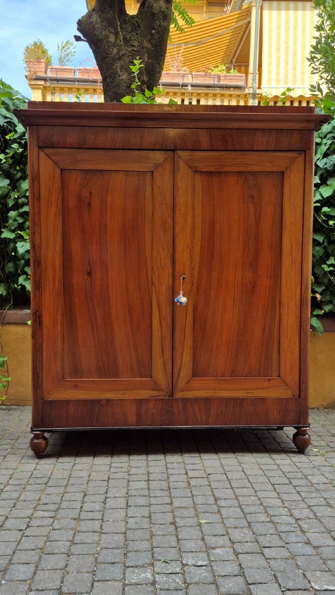 Buffet ancien en noyer d'Émilie, époque Charles X