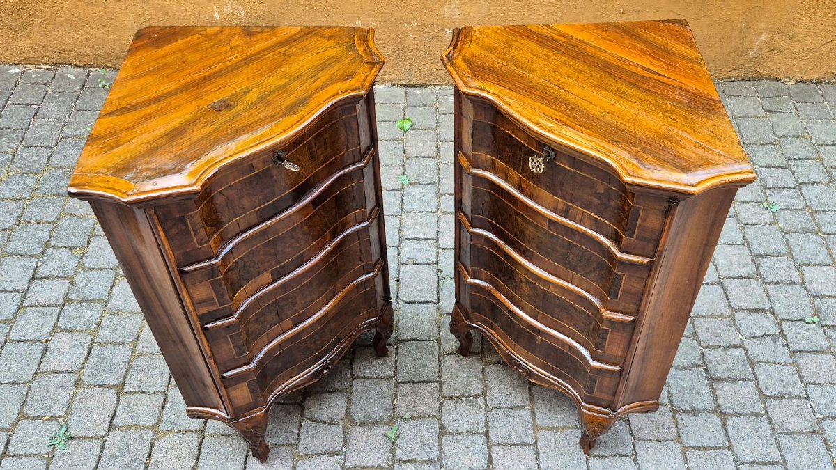 Paire d'encoignures anciennes d'Émilie, plaquées en noyer et ronce de noyer.-photo-4