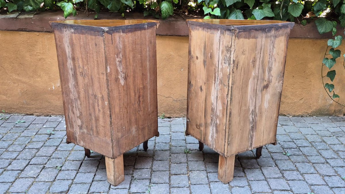 Paire d'encoignures anciennes d'Émilie, plaquées en noyer et ronce de noyer.-photo-8