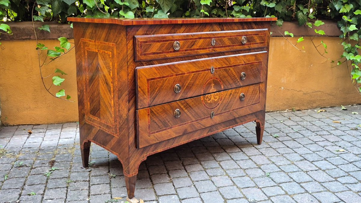 Commode ancienne lombarde de style Louis XVI, à filets et marqueterie.-photo-4