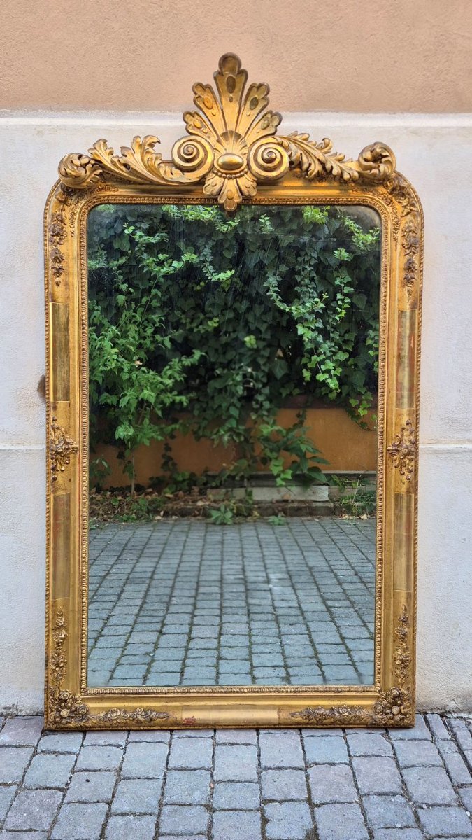 Large Antique Gilded Mirror From The 19th Century With A Cornice