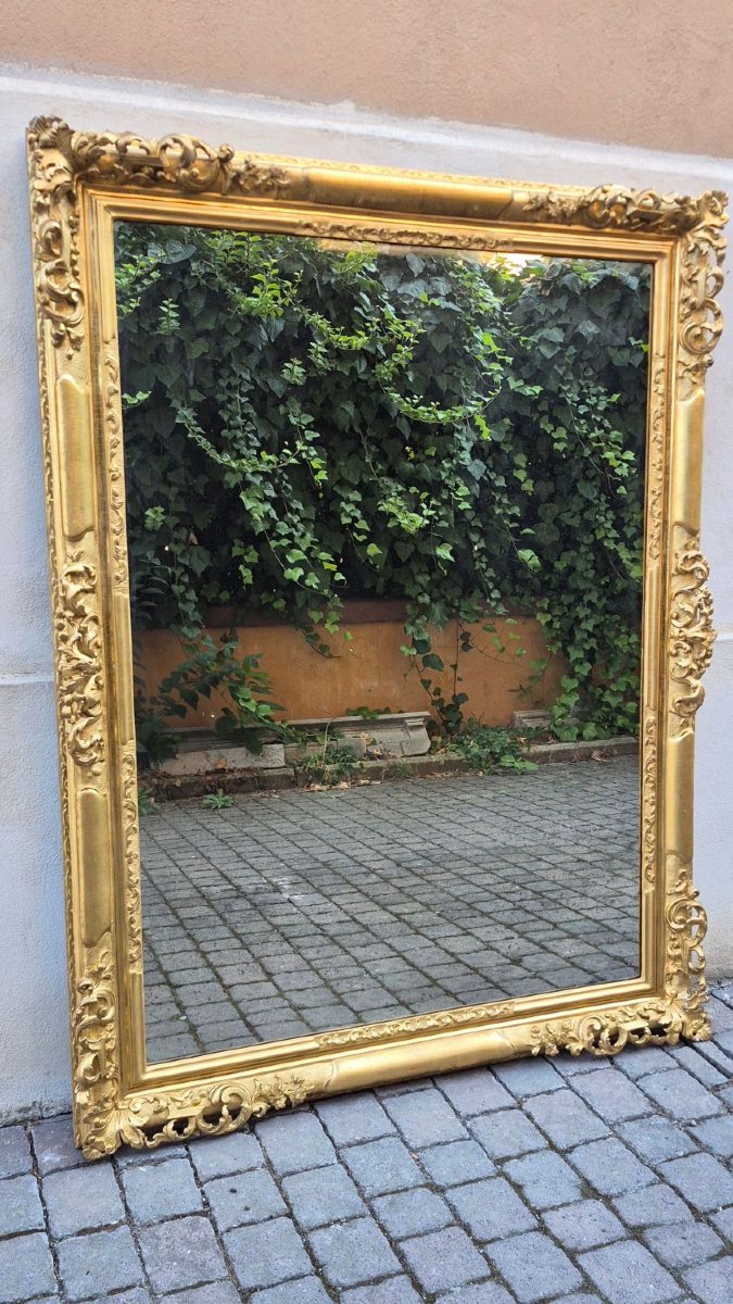 Miroir ancien d'Émilie en bois doré ajouré, datant du milieu du XIXe siècle.-photo-2
