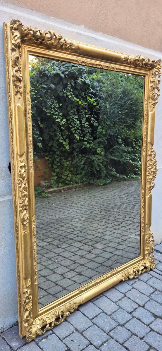 Miroir ancien d'Émilie en bois doré ajouré, datant du milieu du XIXe siècle.-photo-3