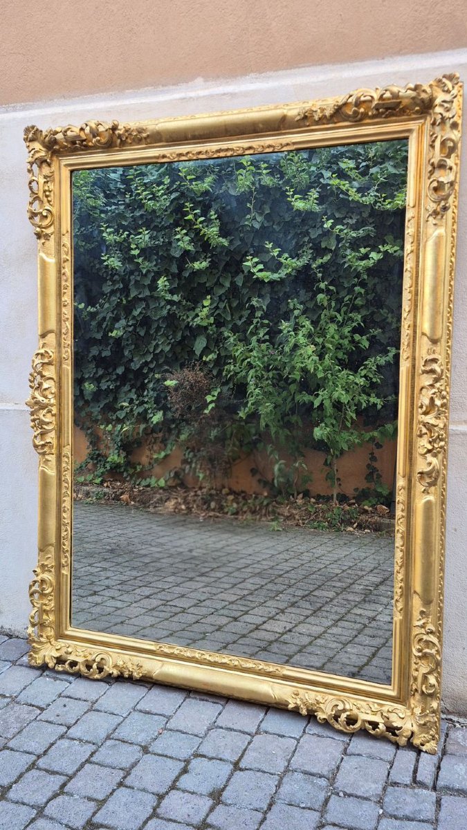 Miroir ancien d'Émilie en bois doré ajouré, datant du milieu du XIXe siècle.-photo-4