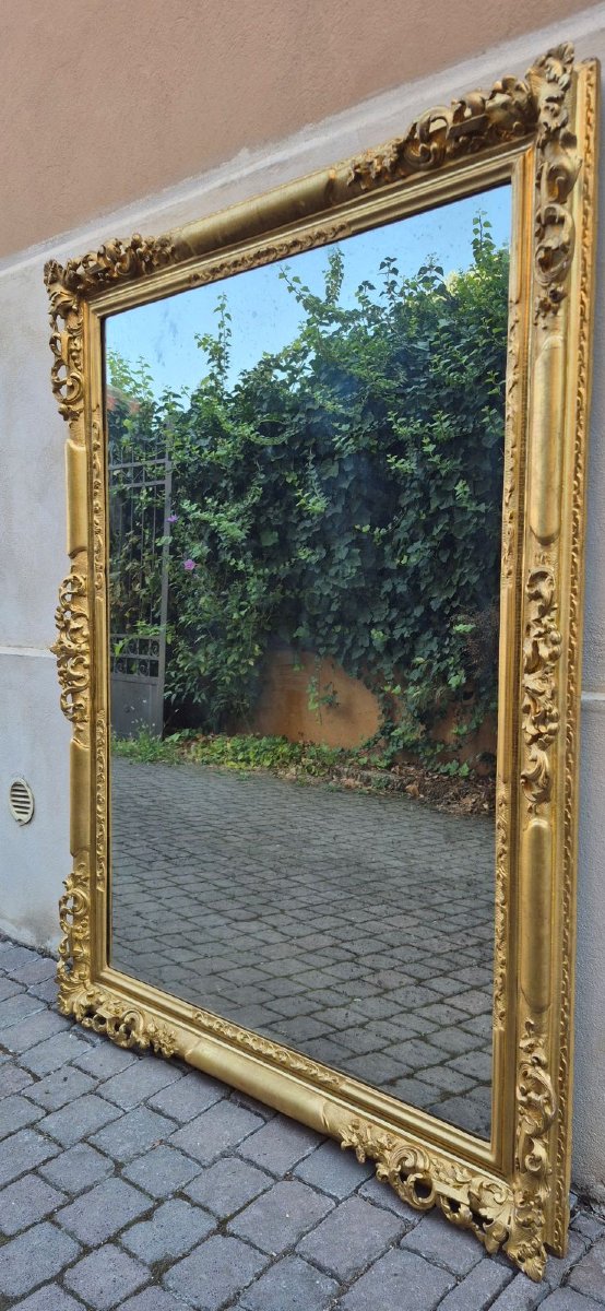 Miroir ancien d'Émilie en bois doré ajouré, datant du milieu du XIXe siècle.-photo-1