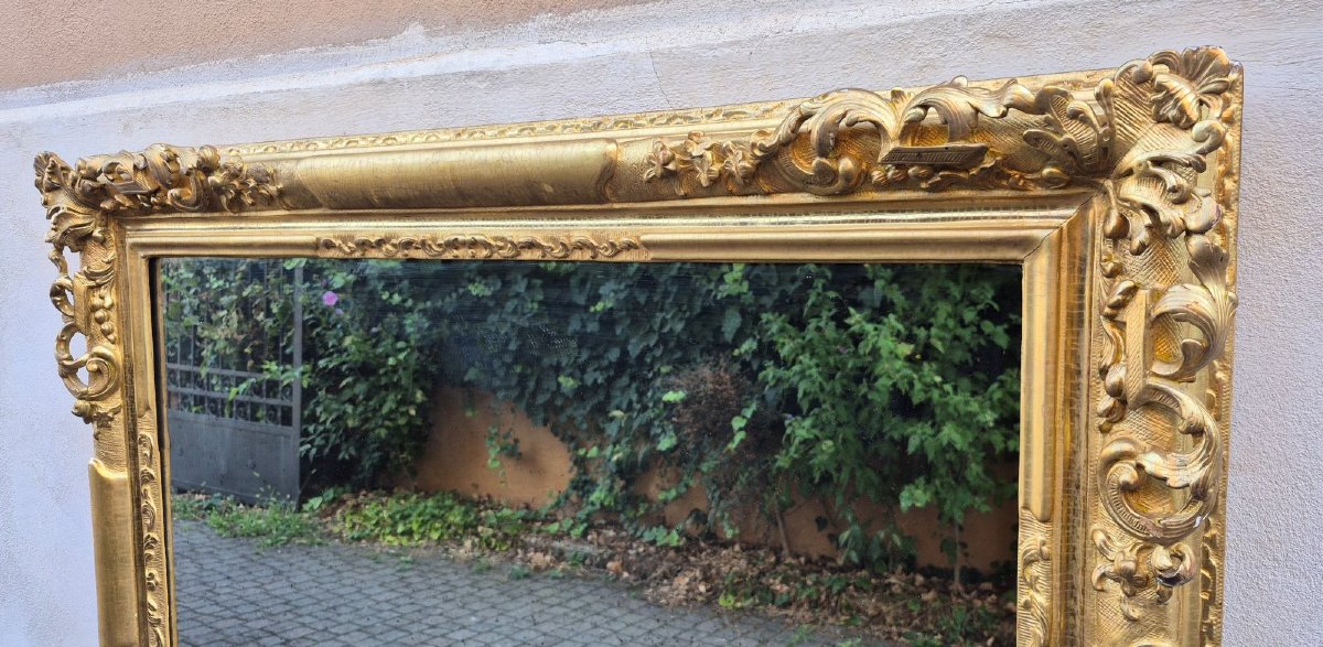 Miroir ancien d'Émilie en bois doré ajouré, datant du milieu du XIXe siècle.-photo-4