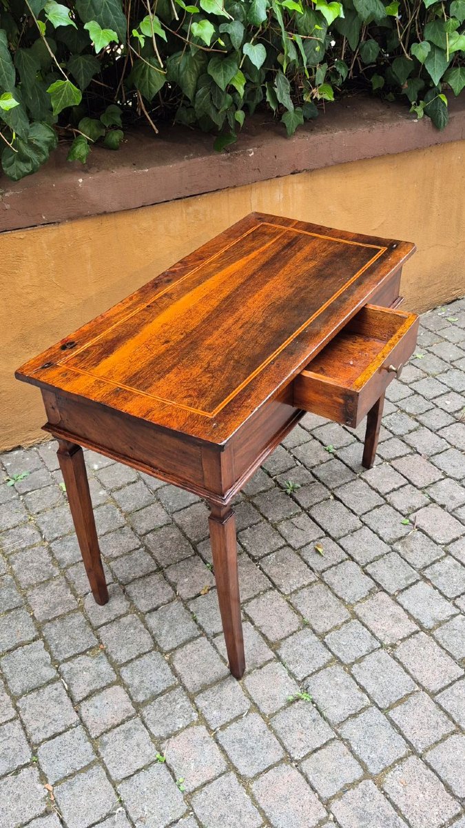Petite table-bureau ancienne de Modène, style Louis XVI, à filets.-photo-1