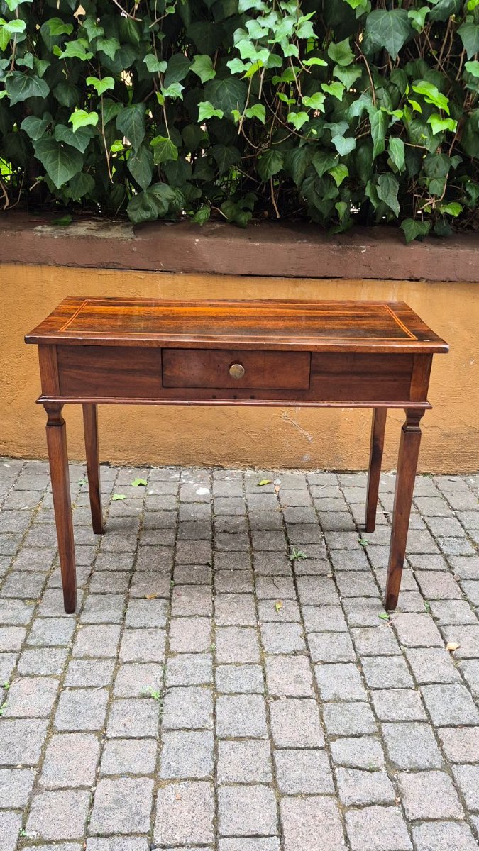 Petite table-bureau ancienne de Modène, style Louis XVI, à filets.