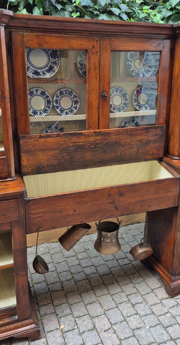 Buffet ancien à deux corps du XIXe siècle avec étagère à vaisselle en pont.-photo-3