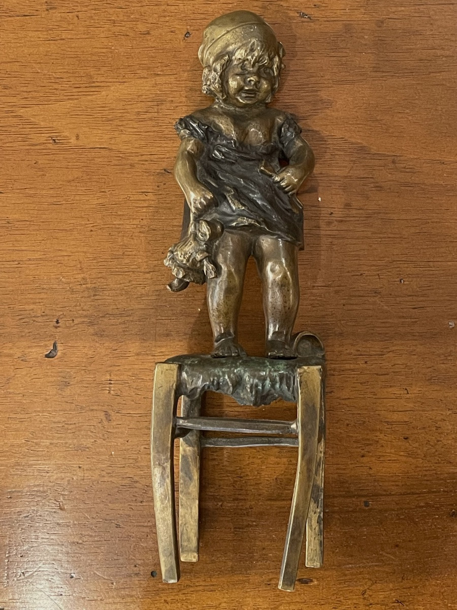 Bronze jeune enfant à la poupée signé Clara -photo-4