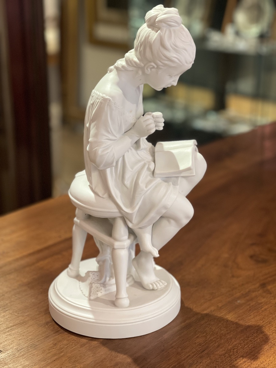 Statue en biscuit 1900  hauteur 39 cm jeune fille à la lecture et au tricot-photo-3