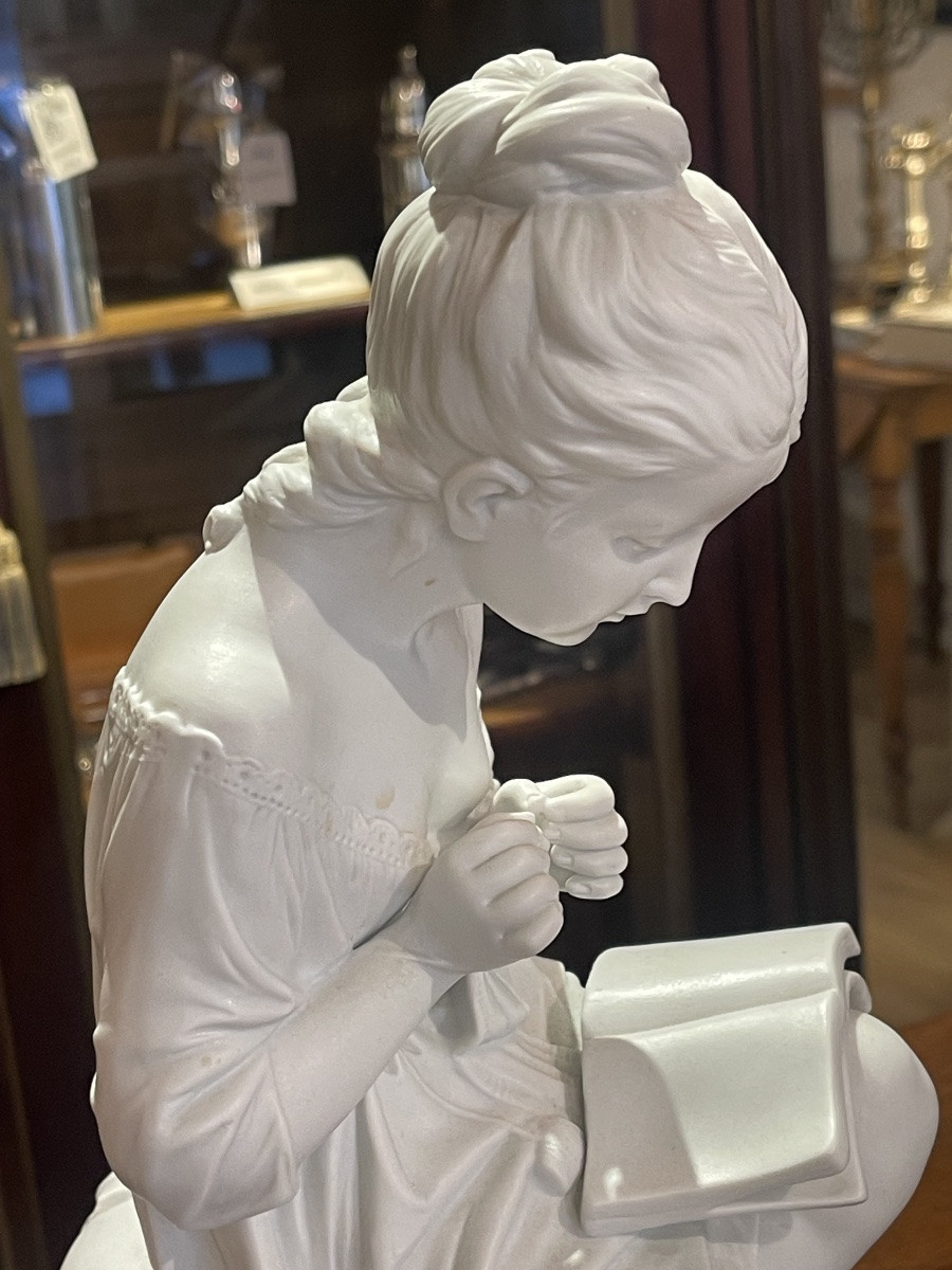 Statue en biscuit 1900  hauteur 39 cm jeune fille à la lecture et au tricot-photo-4