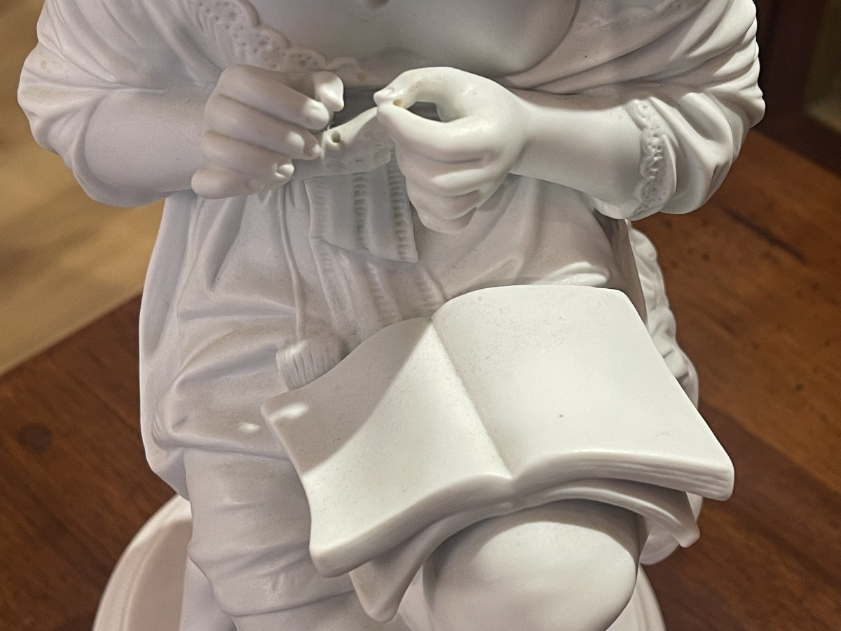 Statue en biscuit 1900  hauteur 39 cm jeune fille à la lecture et au tricot-photo-8