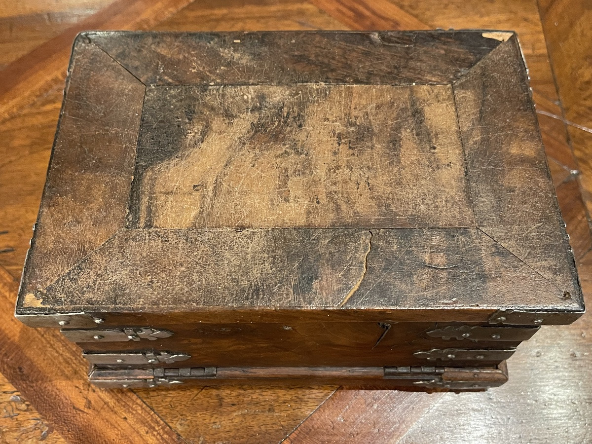 Louis XIII Walnut And Fleur-de-lis Hinged Box XVII-photo-3