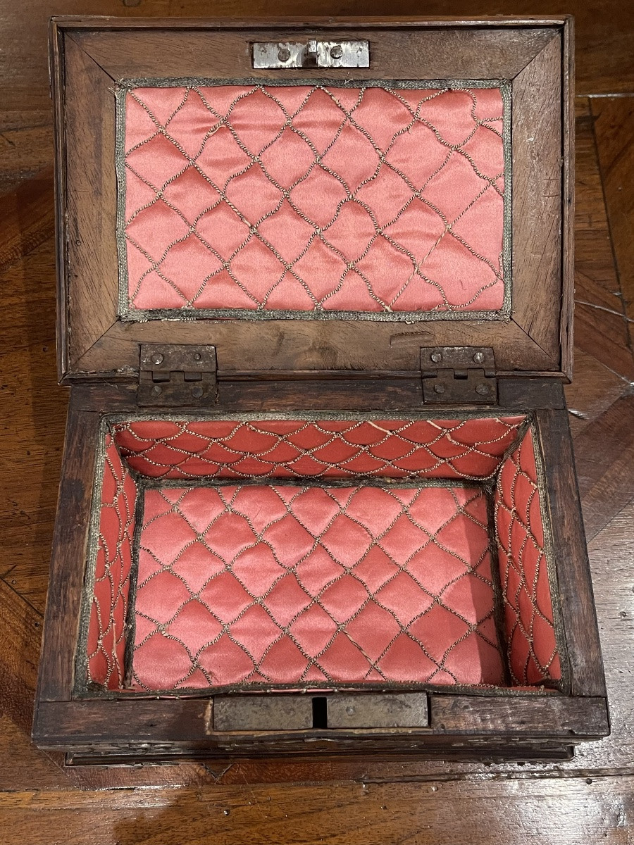 Louis XIII Walnut And Fleur-de-lis Hinged Box XVII-photo-4