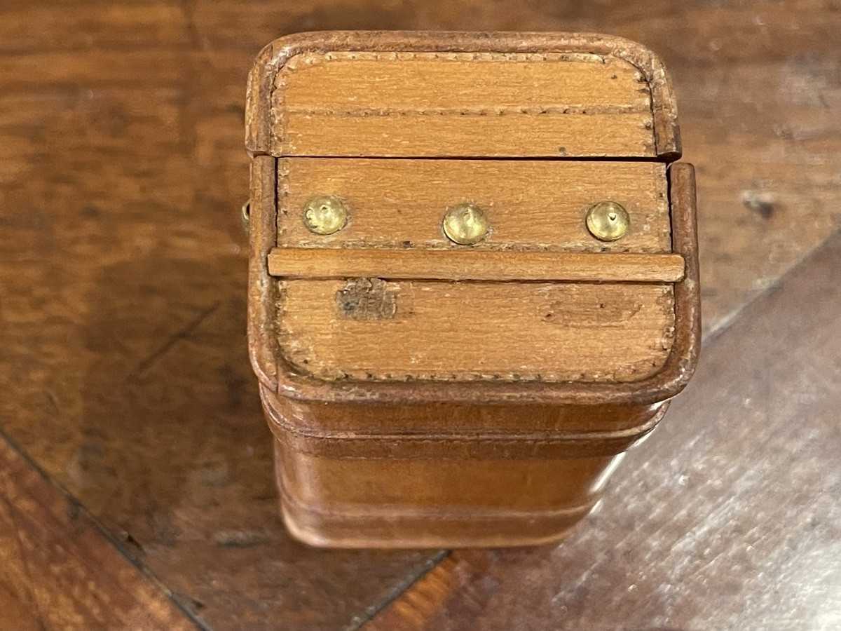 Boîte coffret pyrogène malle miniature en bois maison Seugnot à Paris rue du bac-photo-2