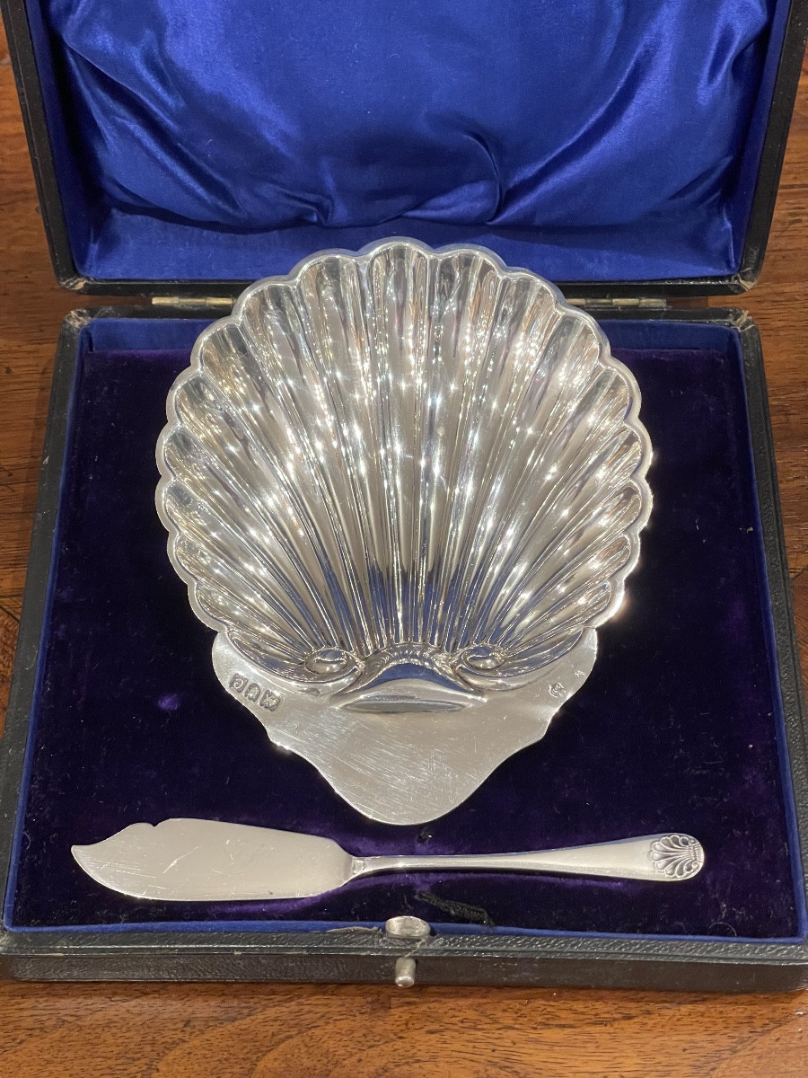 Butter Dish And Spreader Knife In Solid English Silver Case