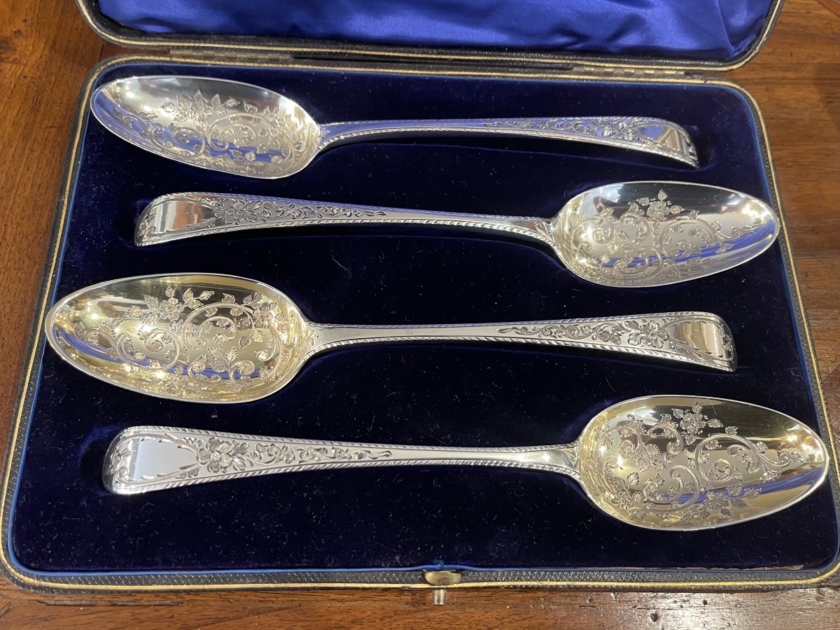 Silver 18th Century 4 Large Berry Spoons Silversmith William Fearn London. Berry Spoon