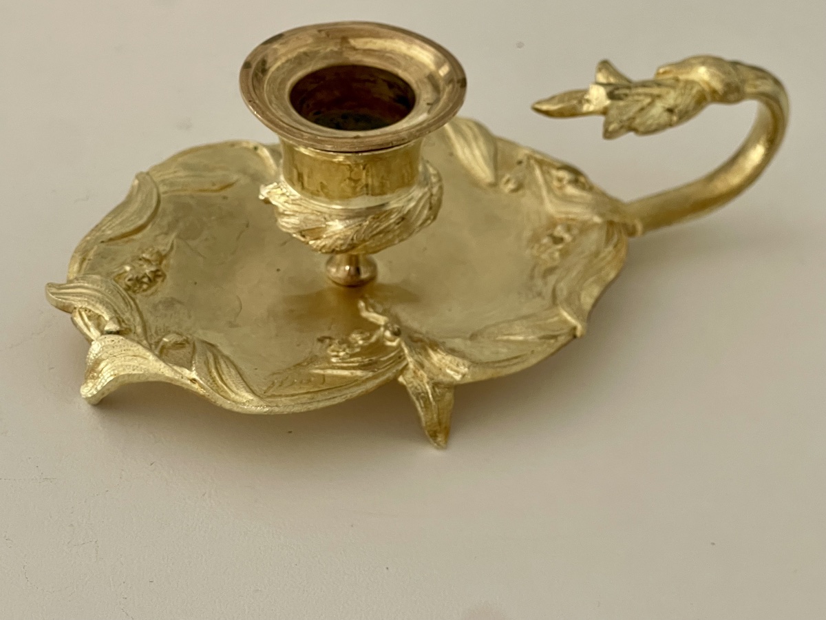 Bougeoir à main 1900 Art Nouveau en bronze doré décor eucalyptus