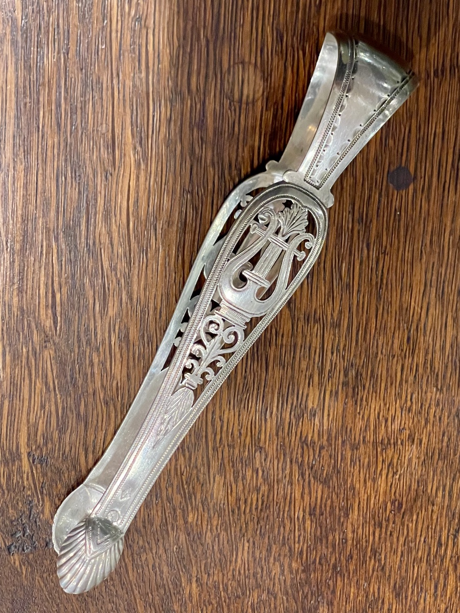 Pince à sucre  argent vieillard décor de lyre début XIX 