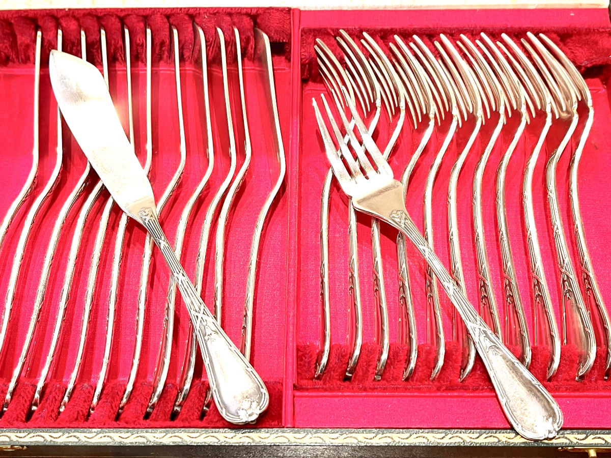 12 Christofle Fish Forks And 12 Fish Knives With Crossed Ribbons In Silver-plated Metal 