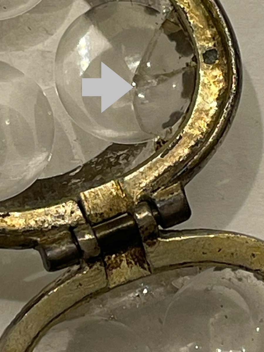 Médaillon amulette cristal de roche et métal doré XVII-photo-1