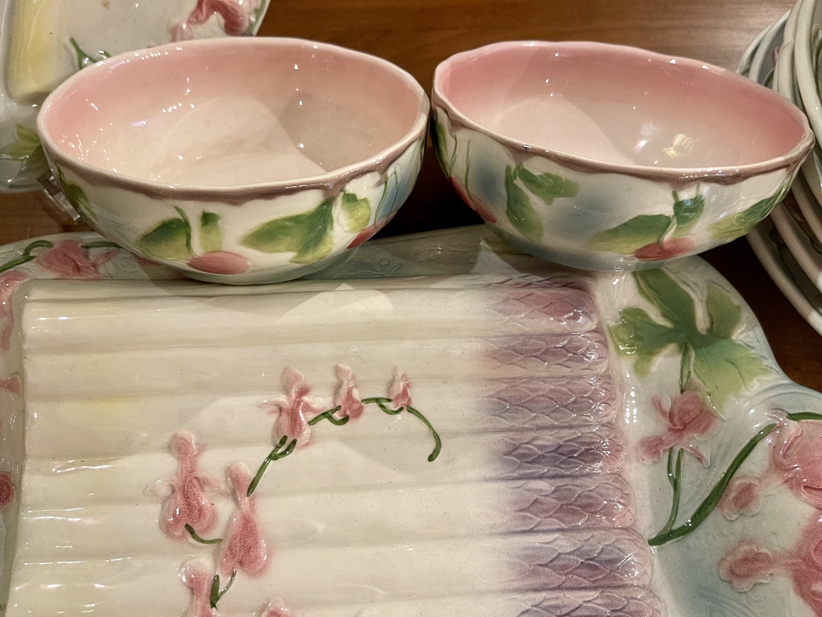 Saint Clément Asparagus Set In Slip Glaze With "heart Of Mary" Decoration, 1900-photo-3