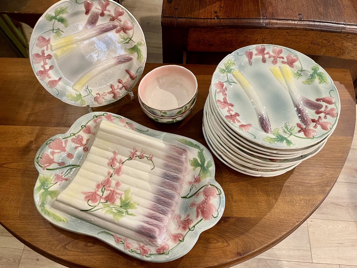 Saint Clément Asparagus Set In Slip Glaze With "heart Of Mary" Decoration, 1900