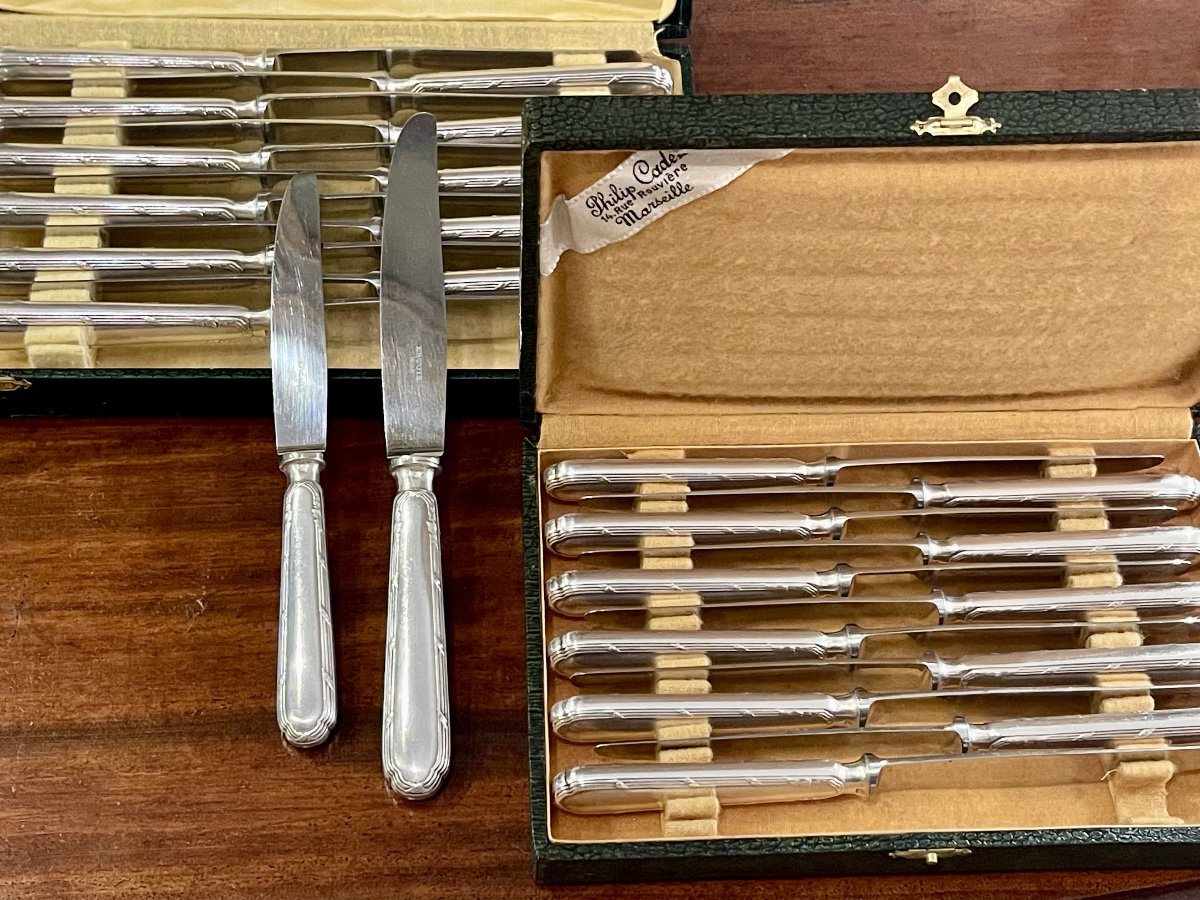24 Ercuis Trianon-model Crossed-blade Knives, Silver-plated
