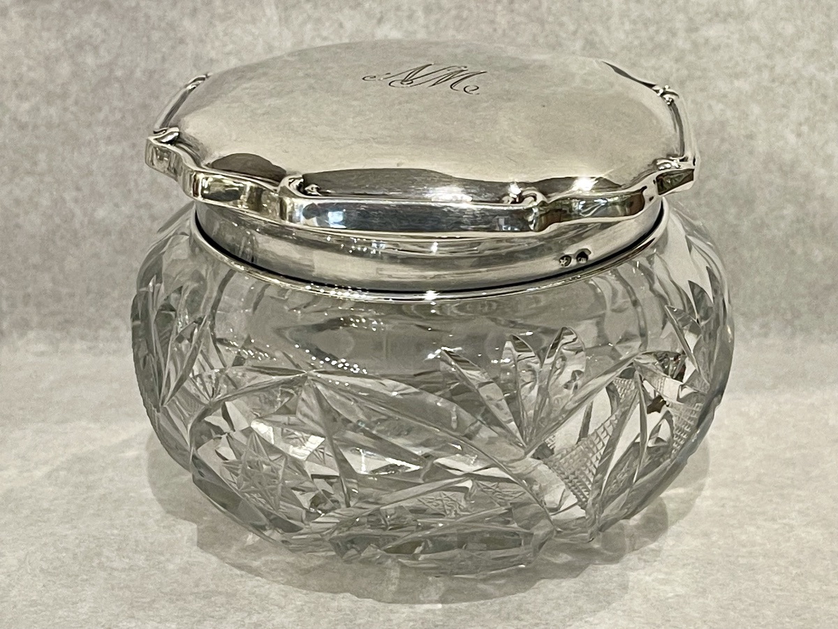 Crystal And Silver Bath Set: Bottle, Box, And Tray -photo-3