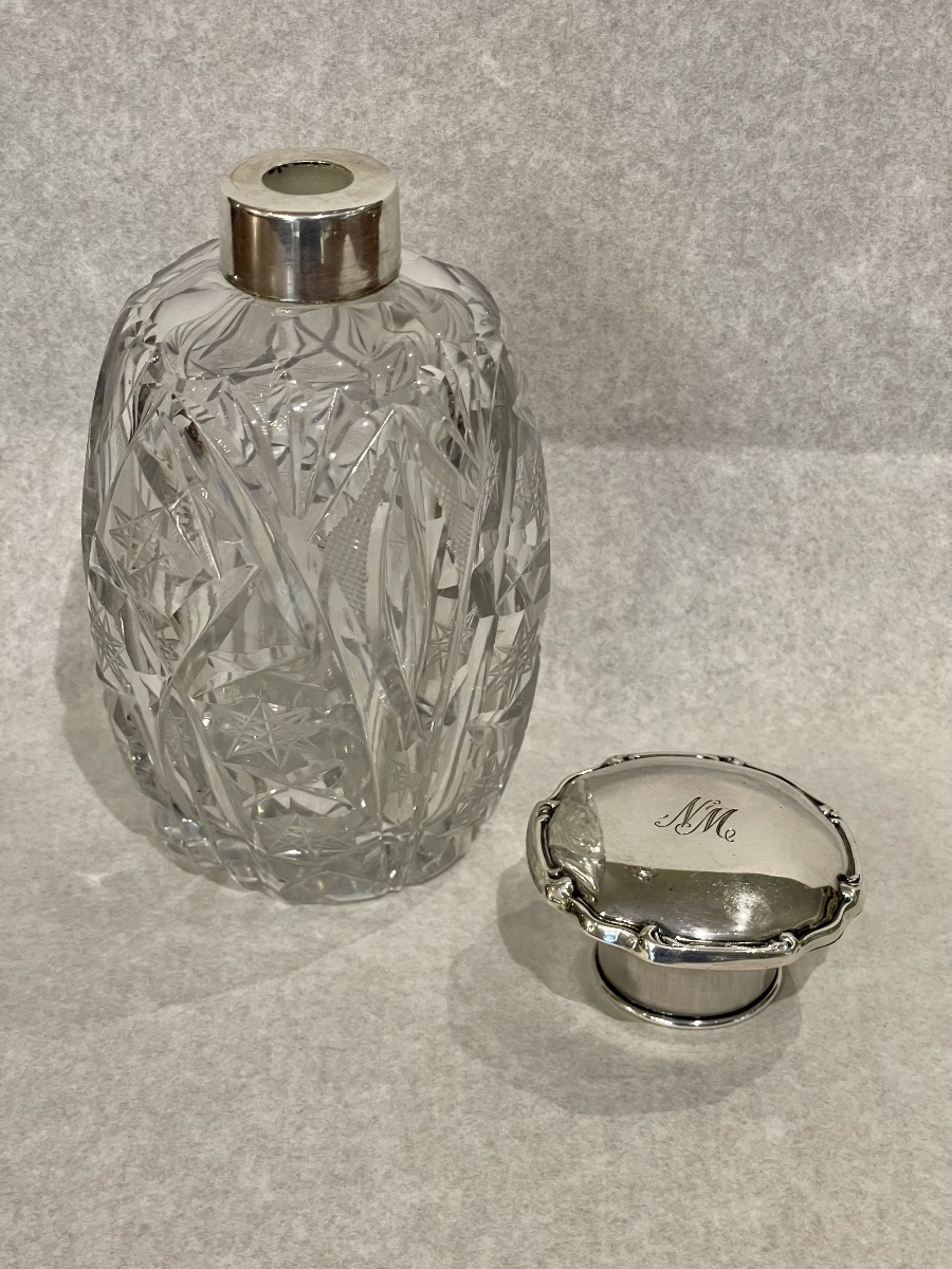 Crystal And Silver Bath Set: Bottle, Box, And Tray -photo-3