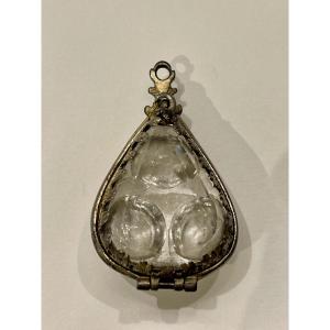 Médaillon amulette cristal de roche et métal doré XVII