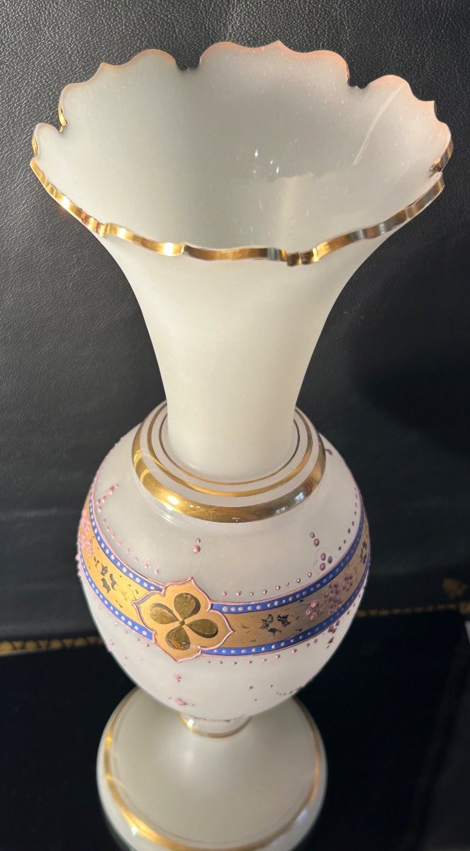 Napoleon III Enamelled White Opaline Vase-photo-4