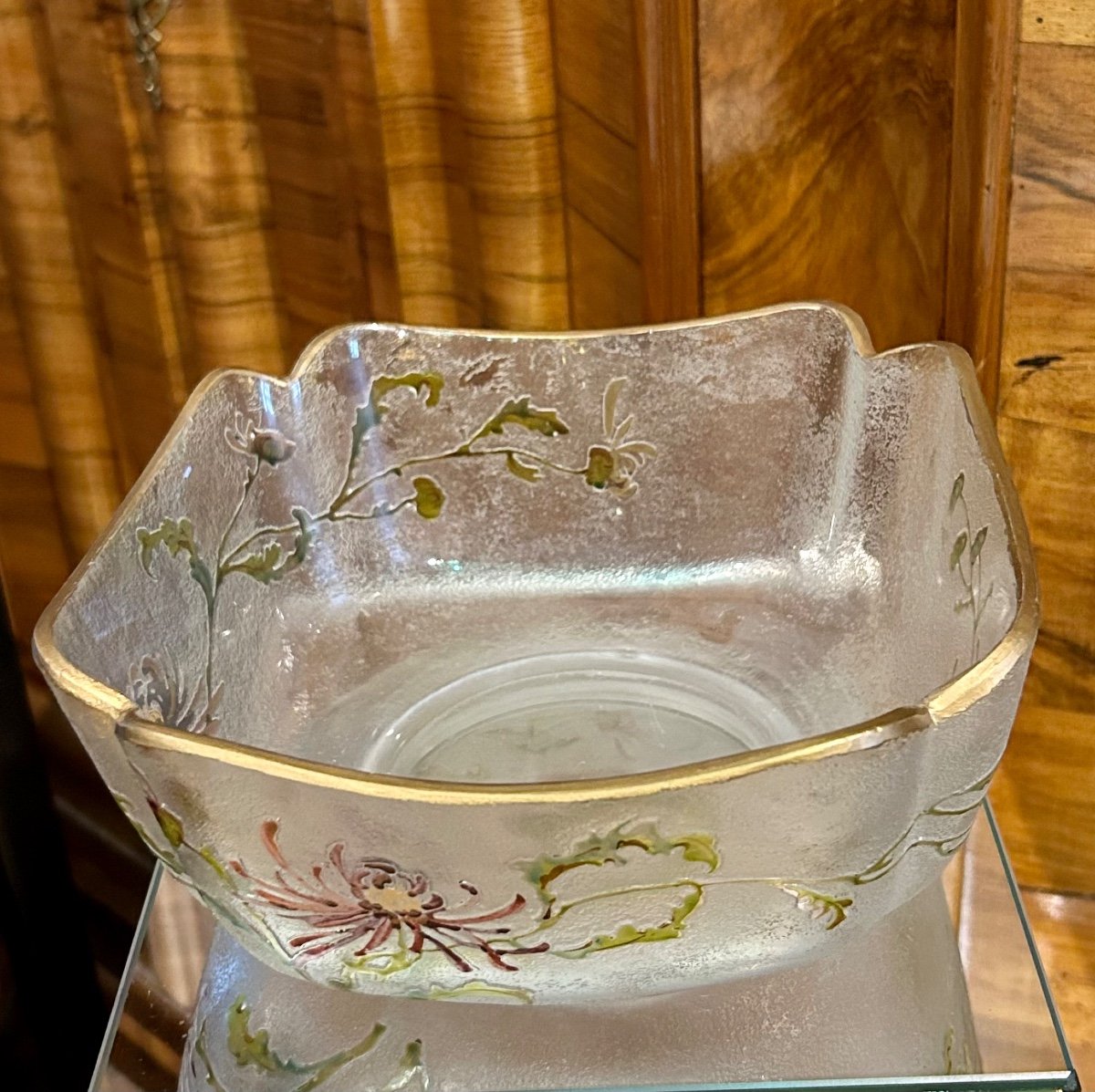 Daum, Coupe en pâte de verre à décor floral émaillé -photo-4