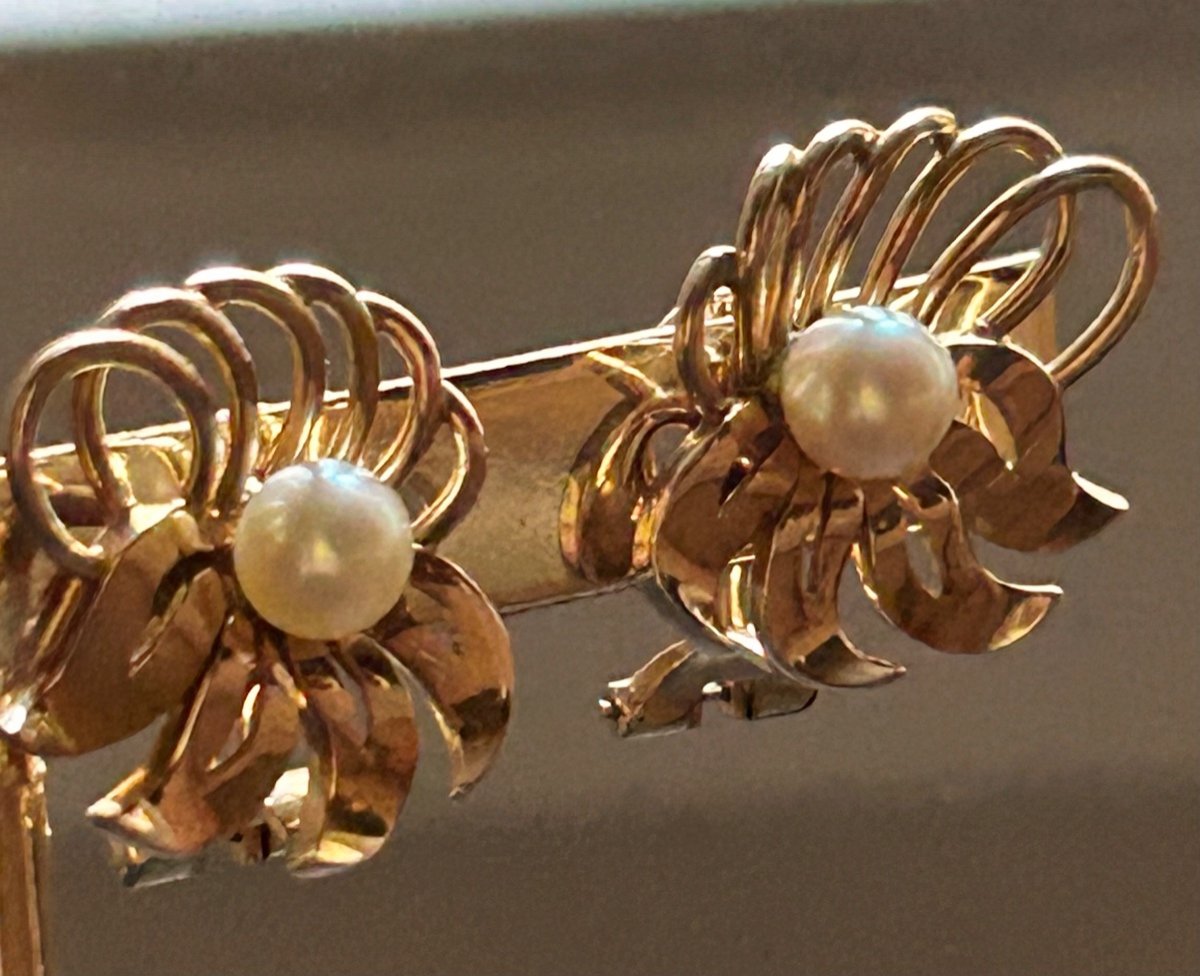 Pair Of Gold And Pearl Flower Earrings-photo-2