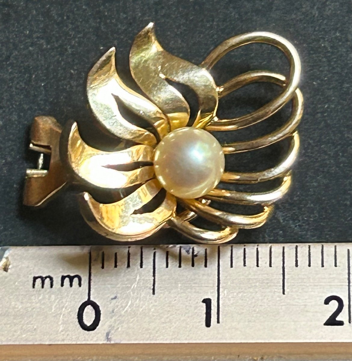 Pair Of Gold And Pearl Flower Earrings-photo-5