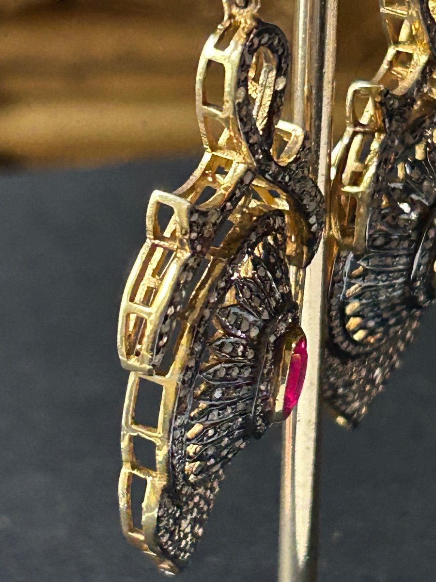 Paire de boucles d’oreille or, diamants et rubis -photo-5