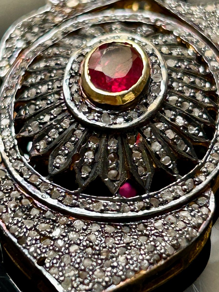 Paire de boucles d’oreille or, diamants et rubis -photo-7