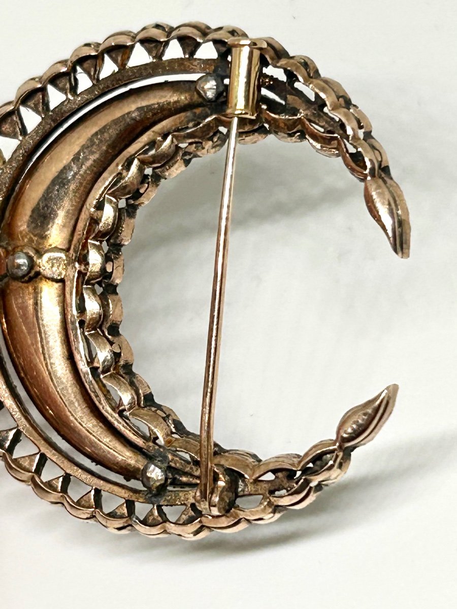 Crescent Moon Brooch In Pink Gold And Diamonds-photo-7